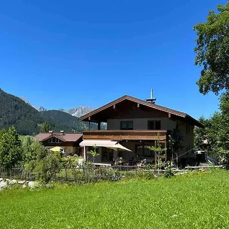 Cozy & Mountain View Apartment